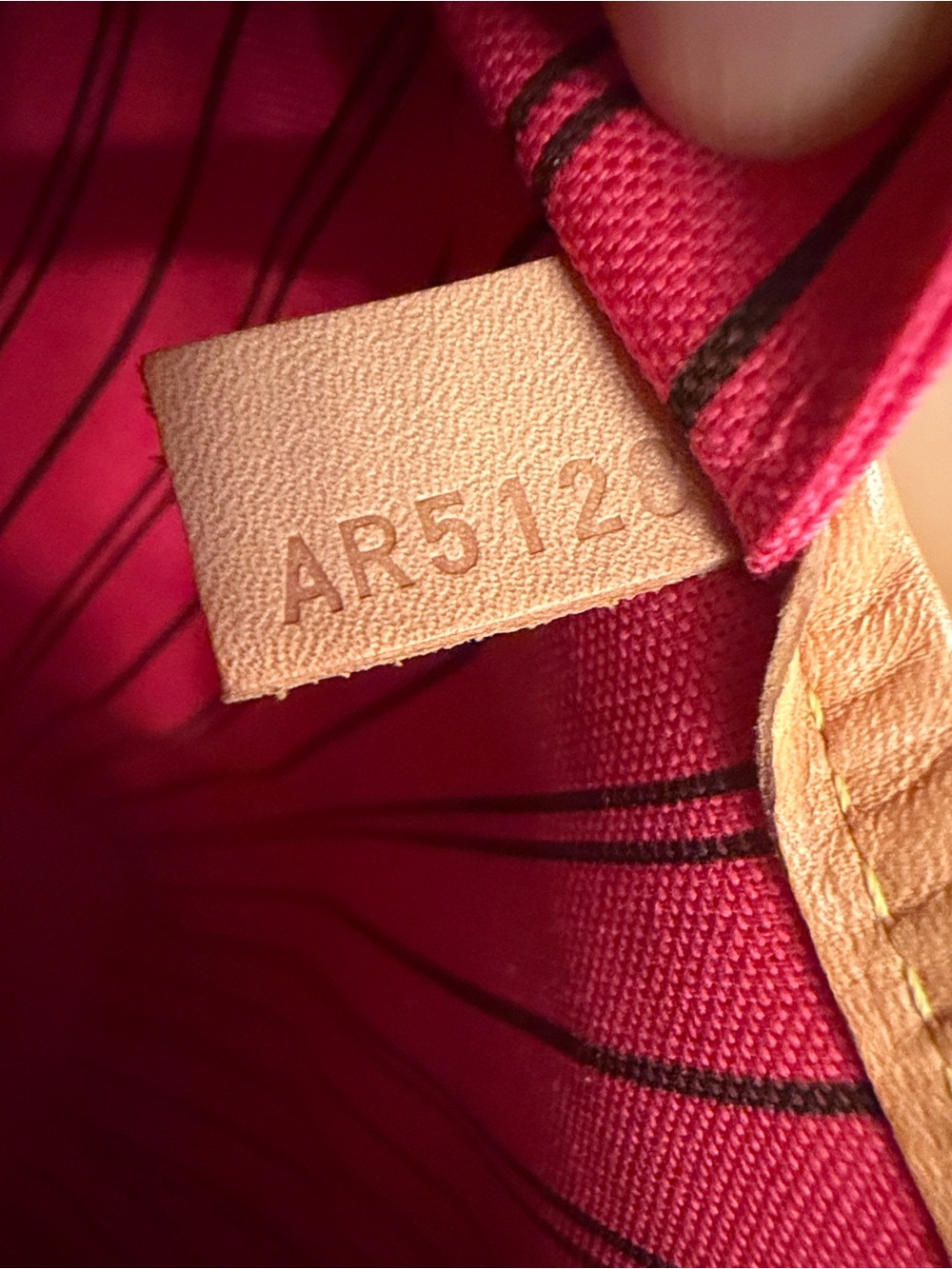 Louis Vuitton Neverfull MM : Limited Edition Love Lock 🥰♥️ - Picture 14 of 15